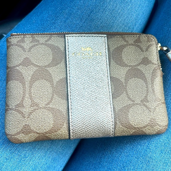 Coach Corner Zip Wristlet In Signature Leather Canvas - Picture 1 of 6